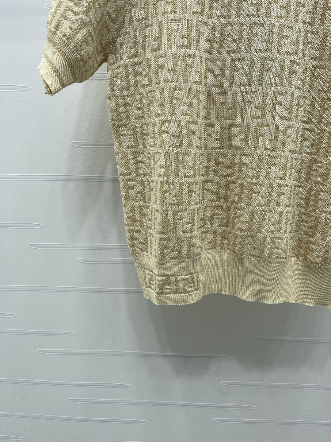 Women's short sleeves